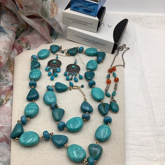 🎄🎄Avon Turquoise  Earrings and Fiji Bliss 2013 Necklace and Bracelet - Picture 5 of 5